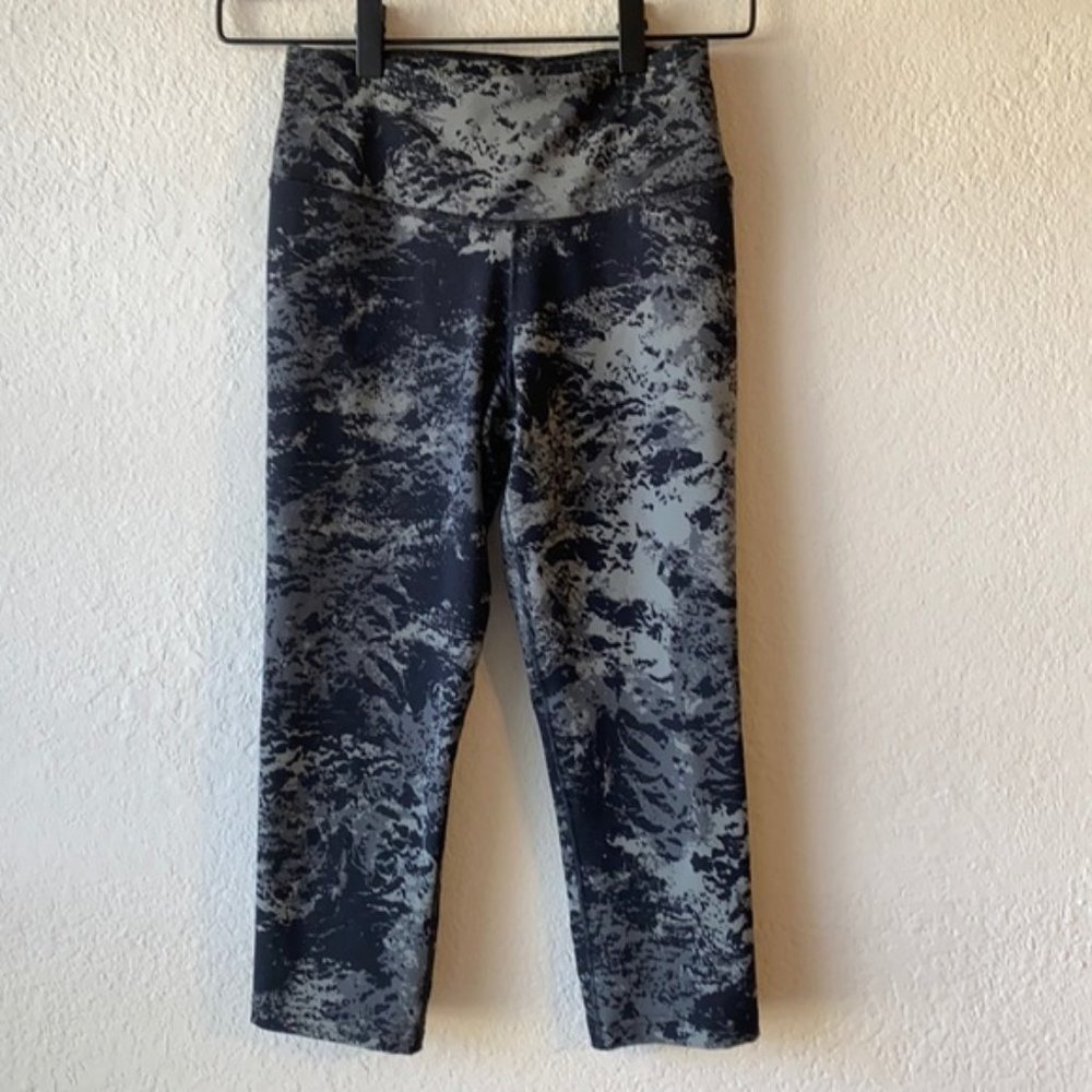 NIKE Dri Fit Black Patterned Crop Leggings size XS